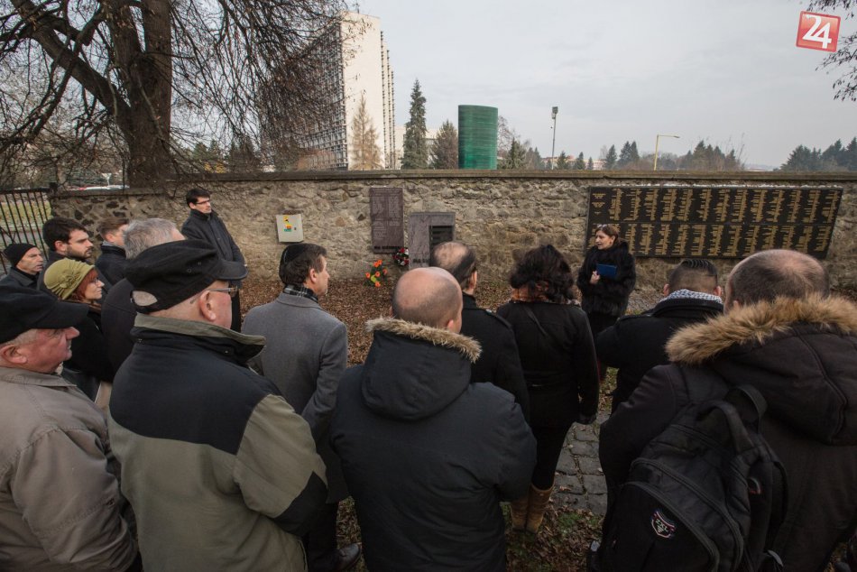 Ilustračný obrázok k článku Na hrôzy vojny sa vo Zvolene nezabudlo. Zavraždených Rómov si uctili aj príbuzní