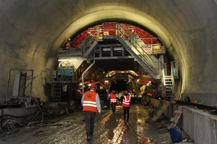 Ilustračný obrázok k článku Na diaľniciach pracujú stovky ľudí načierno a bez pláce, tvrdí Matovič