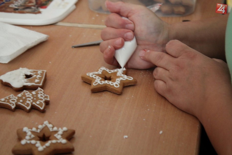 Ilustračný obrázok k článku Vianočné sviatky sa blížia: Poďte si zasúťažiť v zdobení medovníčkov