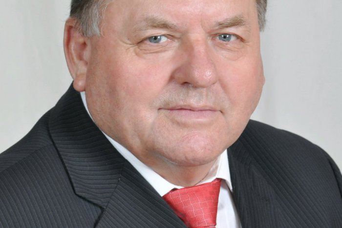 Ilustračný obrázok k článku Starosta obce Horná Kráľová, Emil Rábek otvorene: Práca s ľuďmi je pekná, ale náročná