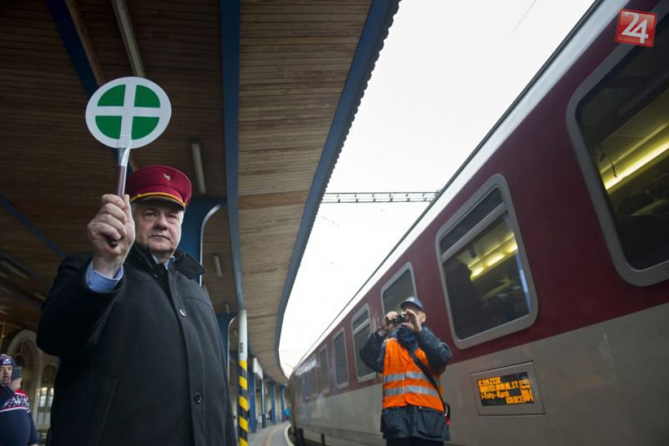 Ilustračný obrázok k článku Chystáte sa na sviatky cestovať? Posilové vlaky vyrazia aj z Bystrice cez Zvolen