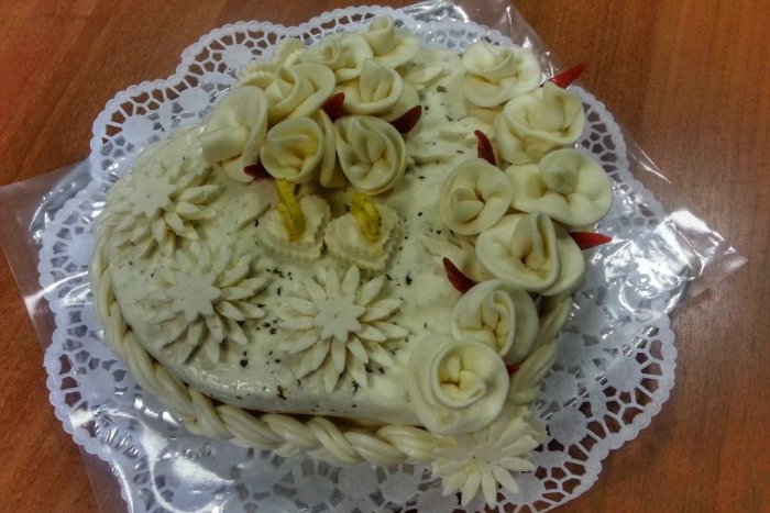 Ilustračný obrázok k článku Zabudnite na sladké... Veľký boom zažívajú torty vyrobené celé zo syra! FOTO