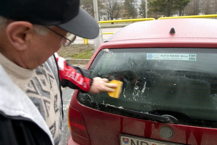 Ilustračný obrázok k článku V Nitre hrozí opäť poľadovica: Meteorológovia už vydali výstrahu
