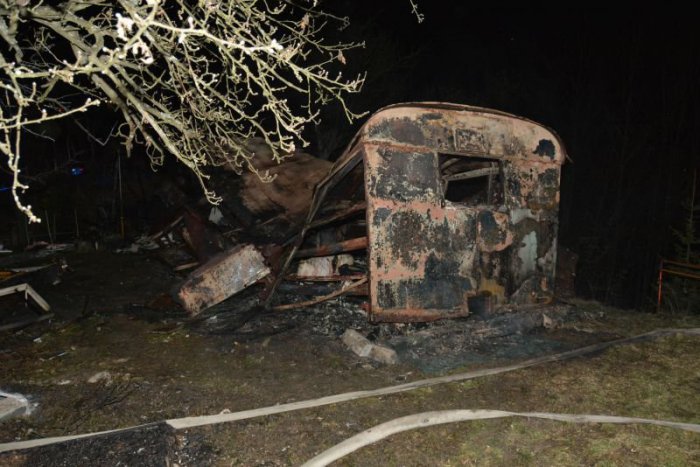 Ilustračný obrázok k článku V zhorenom karavane našli zuhoľnatené telo