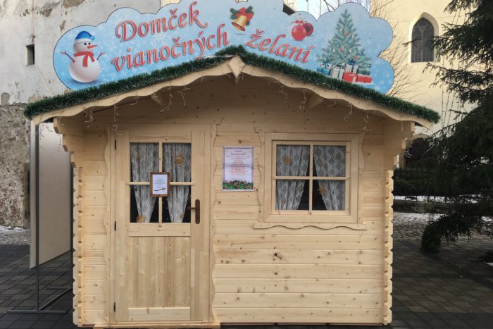 Ilustračný obrázok k článku Pred mestským úradom je domček. Deti v ňom nechávajú vianočné želania