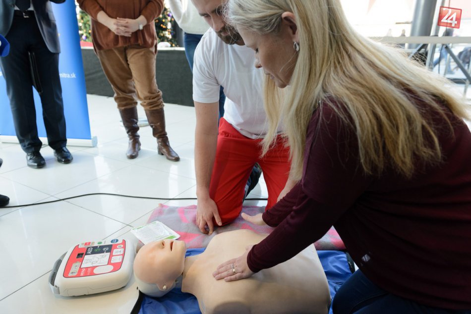 Ilustračný obrázok k článku Defibrilátory dobrovoľným hasičom: Ktorá obec ho dostala v okrese Považská?