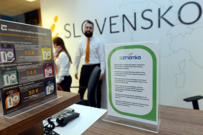 Ilustračný obrázok k článku Diaľničné známky na rok 2017 sú už v predaji