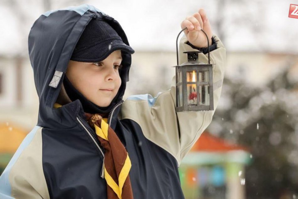 Ilustračný obrázok k článku Symbol Vianoc si môžete preniesť do príbytkov: Do Trnavy príde Betlehemské svetlo