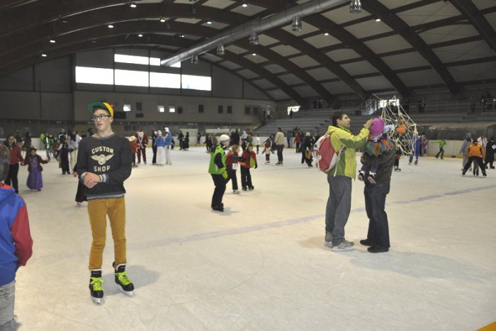 Ilustračný obrázok k článku Vianočné kilá v Lučenci spálite i na ľade. Kedy bude zimák otvorený korčuliarom?