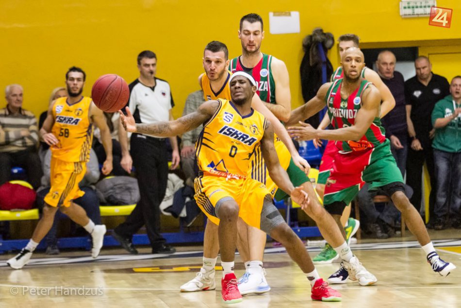 Ilustračný obrázok k článku Oslava basketbalu v Iskra Aréne: Svit privítal Prievidzu