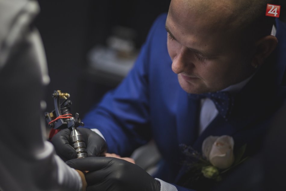 Ilustračný obrázok k článku Matěj (25) z Rožňavy: Tetovanie silikónových pŕs nebolo to najkurióznejšie! FOTO