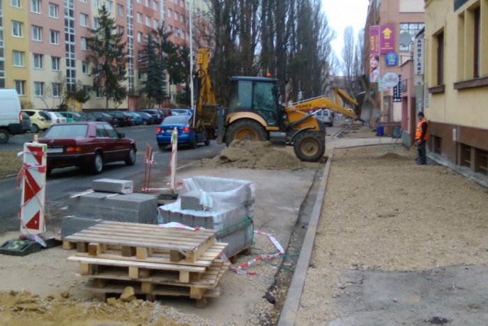 Ilustračný obrázok k článku FOTO: Kedy sa prejdeme po dôležitom chodníku v Lučenci? Aktuálne správy z miesta!