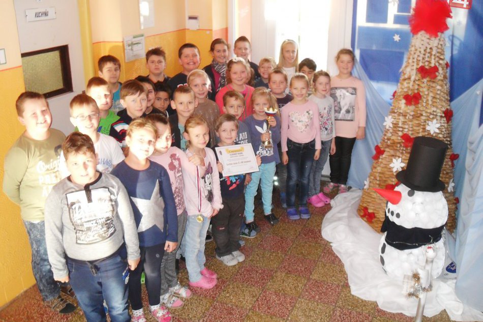 Ilustračný obrázok k článku V dedine pri Spišskej pútajú pozornosť: Takýto vianočný stromček nemá nikto! FOTO