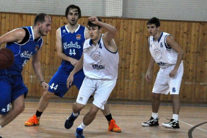 Ilustračný obrázok k článku Považskobystrickí basketbalisti sa zlepšili: Čo trénerovi chýba k spokojnosti?