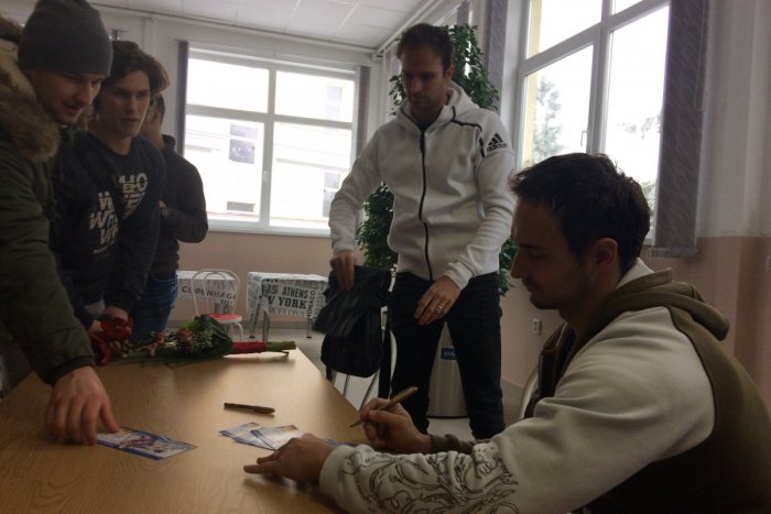 Ilustračný obrázok k článku Poznáme mená ocenených osobností PSK: So zlatom sa tlieskalo Škantárovcom