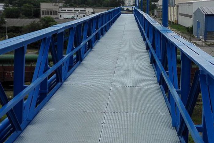 Ilustračný obrázok k článku Výstavba pešieho ťahu neistá: Lávka cez štvorprúdovku iba s eurofondami