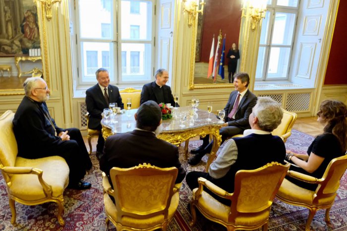 Ilustračný obrázok k článku Primátor Ivo Nesrovnal sa stretol s predstaviteľmi cirkví