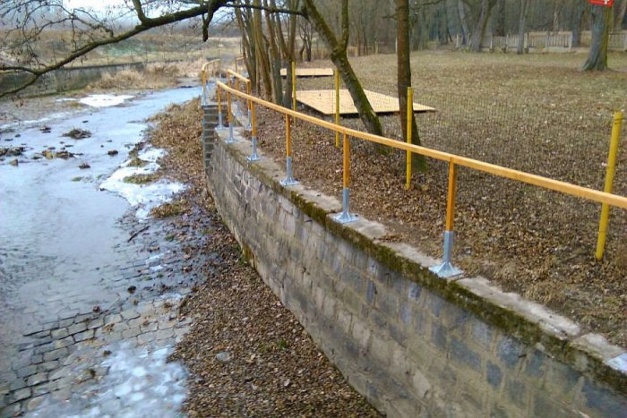 Ilustračný obrázok k článku FOTO: Ďalšie novinky na lučeneckom Strande. Legendárne miesto je opäť krajšie