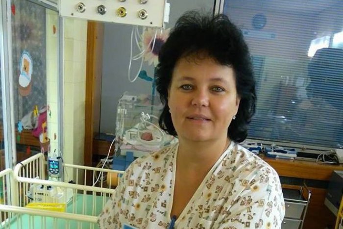 Ilustračný obrázok k článku Trpezlivá, chápavá a citlivá k detičkám. Bystrickej sestričke sa ušlo veľkej pocty