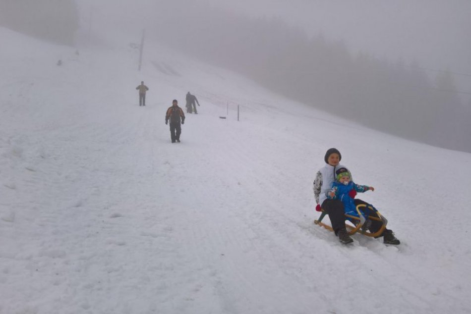 Ilustračný obrázok k článku Vianočná sánkovačka na Štedrý deň? Bystričania sa vynájdu aj pri nedostatku snehu