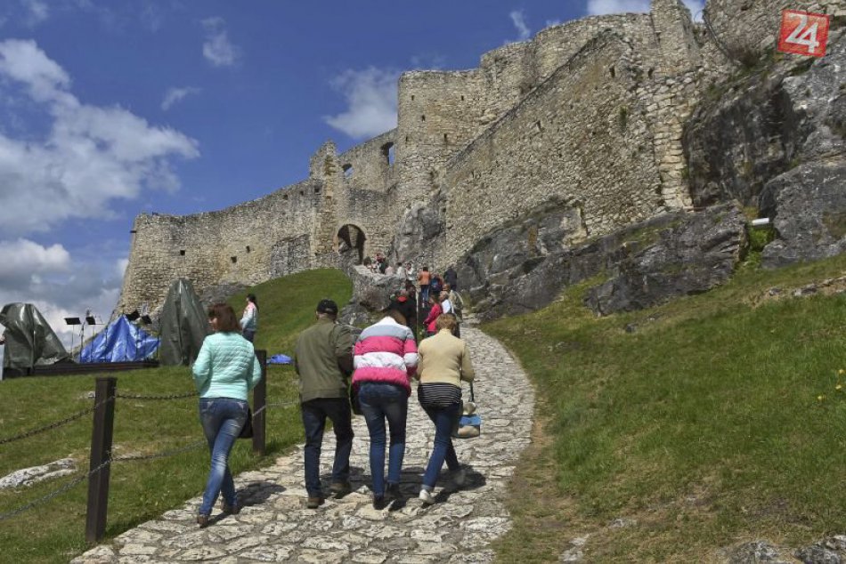 Ilustračný obrázok k článku Spišský hrad je viac než pamiatkou: Divadlá, nočné prehliadky a program pre deti