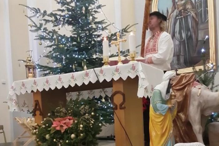 Ilustračný obrázok k článku Dedinke pri Nitre môže farára závidieť celé Slovensko: TAKTO sa odviazal na omši