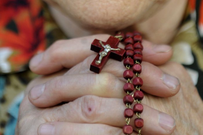 Ilustračný obrázok k článku Veriaci sa modlievajú v predsieni: Časť žiarskeho kostola bude otvorená nonstop