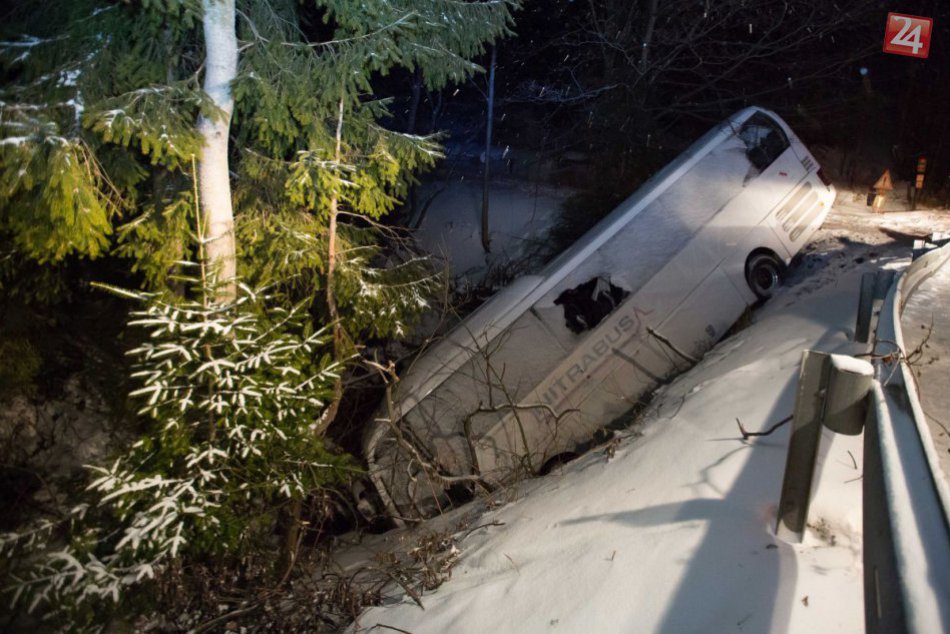 Ilustračný obrázok k článku FOTO: Večerná dráma, na Čertovici havaroval nitriansky autobus