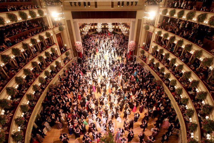 Ilustračný obrázok k článku Chystajte si sviatočné róby: V Šali sa bude plesať