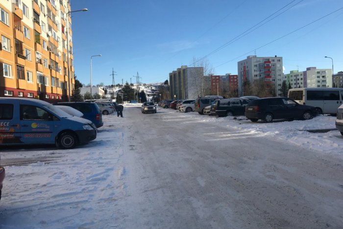 Ilustračný obrázok k článku Ulica Kemi na Podbrezinách: Mesto plánuje spomaľovač, obyvatelia žiadajú zaslepenie