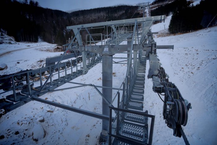 Ilustračný obrázok k článku Hasiči zasahovali v Závažnej Porube: Na lanovke uviazla takmer stovka ľudí