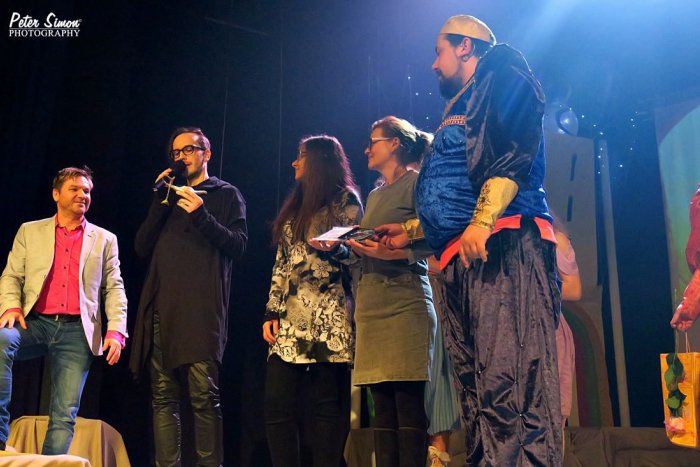 Ilustračný obrázok k článku Neuveríte, čím známy spevák pokrstil album k muzikálu divadla Actores. FOTO, VIDEO