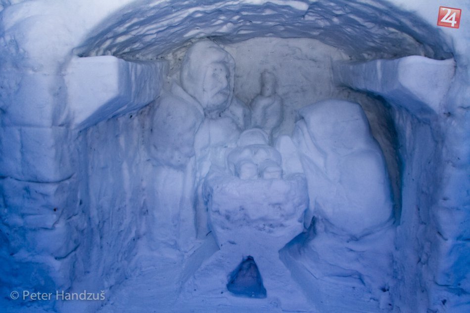 Ilustračný obrázok k článku Rainerova chata žije snežným betlehemom: Davy ľudí a legendárny chatár