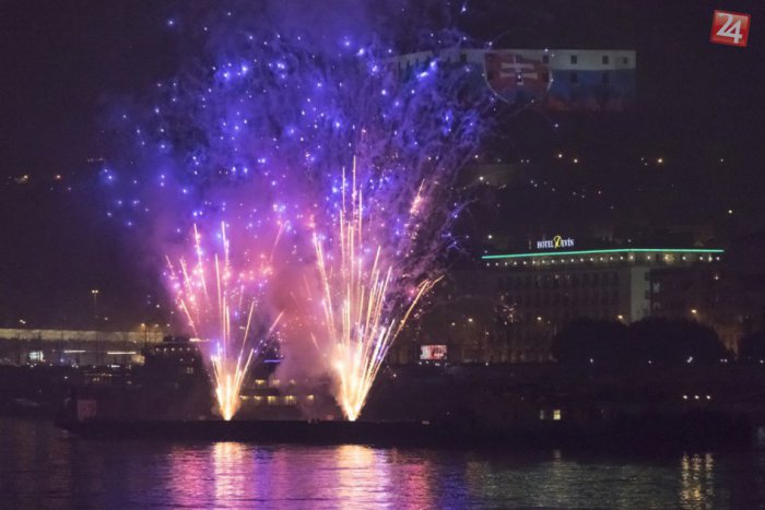 Ilustračný obrázok k článku OBRAZOM: Silvestrovská oslava v Bratislave. Ako vyzerala zábava v centre mesta?