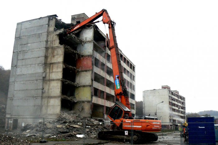 Ilustračný obrázok k článku Búranie na Luníku IX pokračuje: Padne ďalšia bytovka!