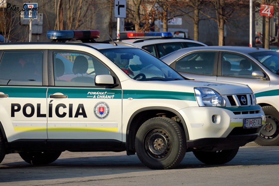 Ilustračný obrázok k článku Muža vylákali do garáže: Vyhrážanie, zbraň a údery kovovou tyčou