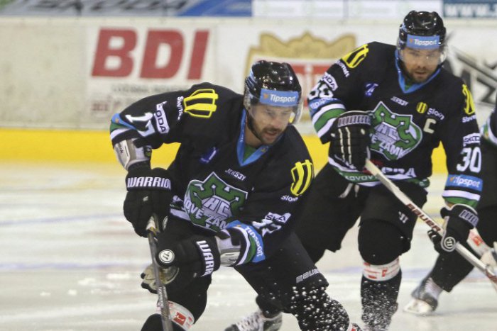 Ilustračný obrázok k článku Rana pre hokejový tím zo Zámkov: Ďalej už bez najproduktívnejšieho hráča