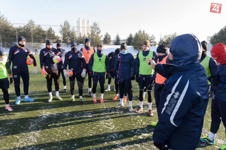 Ilustračný obrázok k článku FOTO: Pohľad do šatne i na prvý tréning. Futbalový klub FC ViOn a jeho príprava