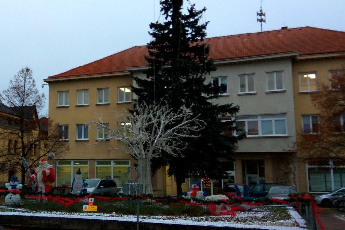 Ilustračný obrázok k článku Mestský úrad dostane nový vzhľad: Zateplením plánuje mesto šetriť financie