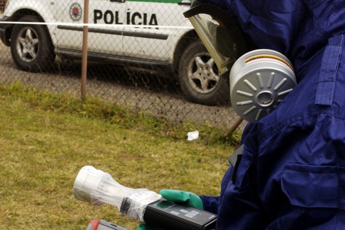 Ilustračný obrázok k článku Na Slovensku obvinili muža z terorizmu: Mal posielať listy s rádioaktívnou látkou