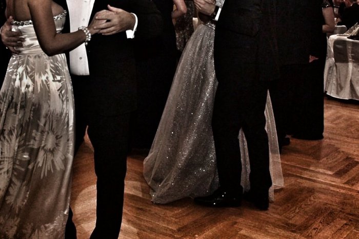 Ilustračný obrázok k článku Milovníci tanca sa dočkajú aj v januári. Obľúbený Čaj o piatej v Bystrici je späť