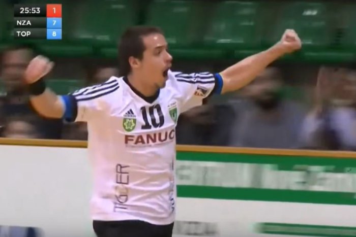 Ilustračný obrázok k článku Chytré zakončenie mu vynieslo miesto v ankete: Hlasujte za Novozámčana, VIDEO