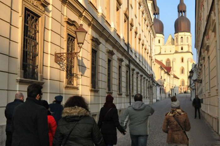 Ilustračný obrázok k článku Turisti v Trnave vedia rozosmiať... Hlášky, ktoré vám vyvolajú úsmev na perách