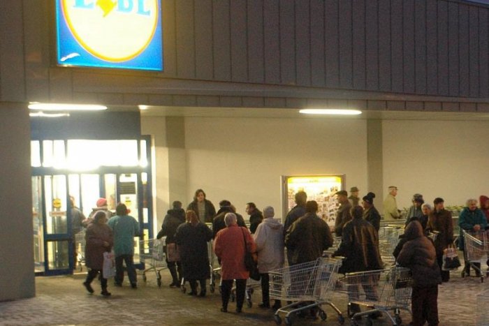 Ilustračný obrázok k článku Obchodný reťazec sa rozhodol predajňu v Petržalke nezbúrať. Postaví menšiu