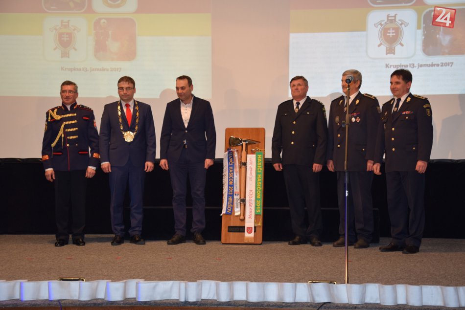 Ilustračný obrázok k článku FOTO: Veľká pocta pre hasičov z bystrického okresu. Ich činy nezostali bez povšimnutia