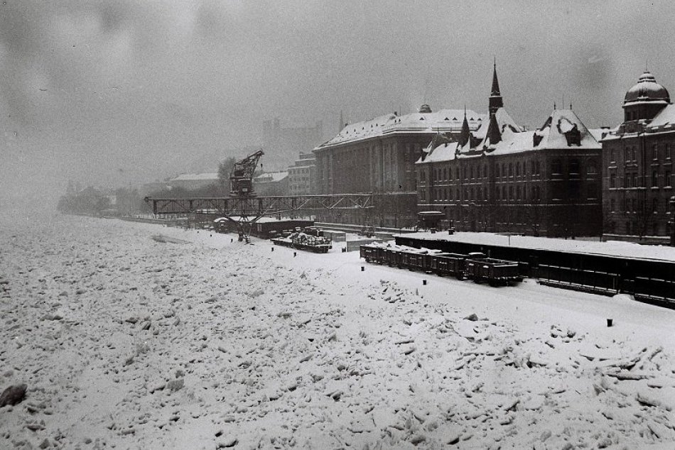 Ilustračný obrázok k článku Zo zaplavených domov trčali len strechy: Od ľadovej povodne uplynulo 170 rokov