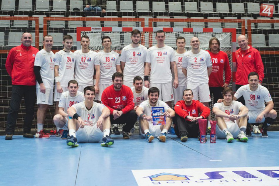 Ilustračný obrázok k článku Trofej z medzinárodného turnaja zostala v Považskej: Čo trénerovi vadilo? FOTO