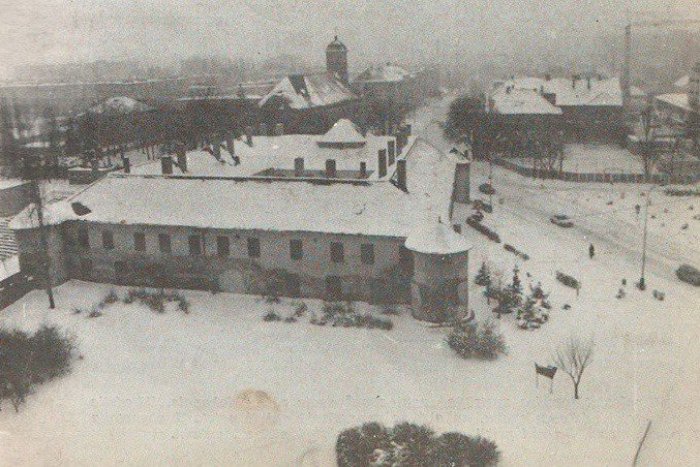 Ilustračný obrázok k článku TOTO riešila Šaľa pred 30 rokmi: Preplnené kontajnery a umelý kopec na sánkovanie