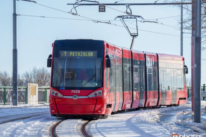 Ilustračný obrázok k článku Turisti sa v Bratislave nestratia. Názvy zastávok v MHD odznejú aj v angličtine