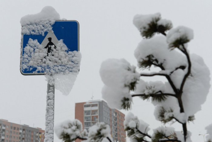 Ilustračný obrázok k článku Staré Mesto vzalo vec do vlastných rúk: So snehom pomáhajú aktivační pracovníci